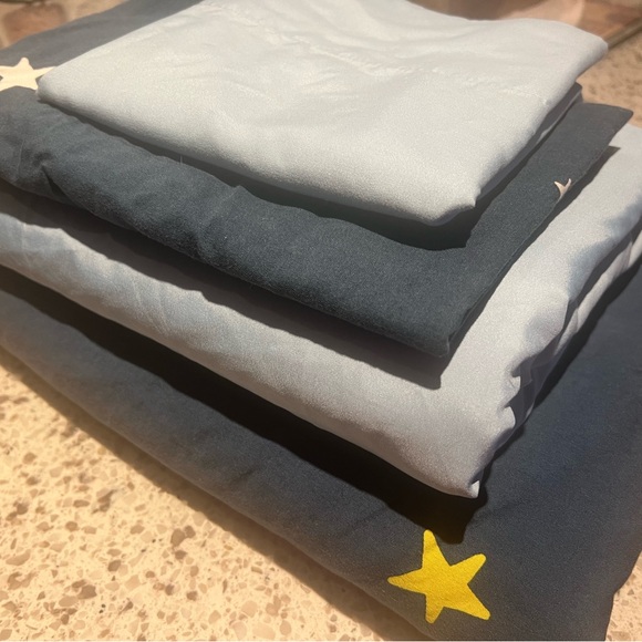 The IKEA Hemmahos Cover Twin Set with sheet set - Picture 2 of 3